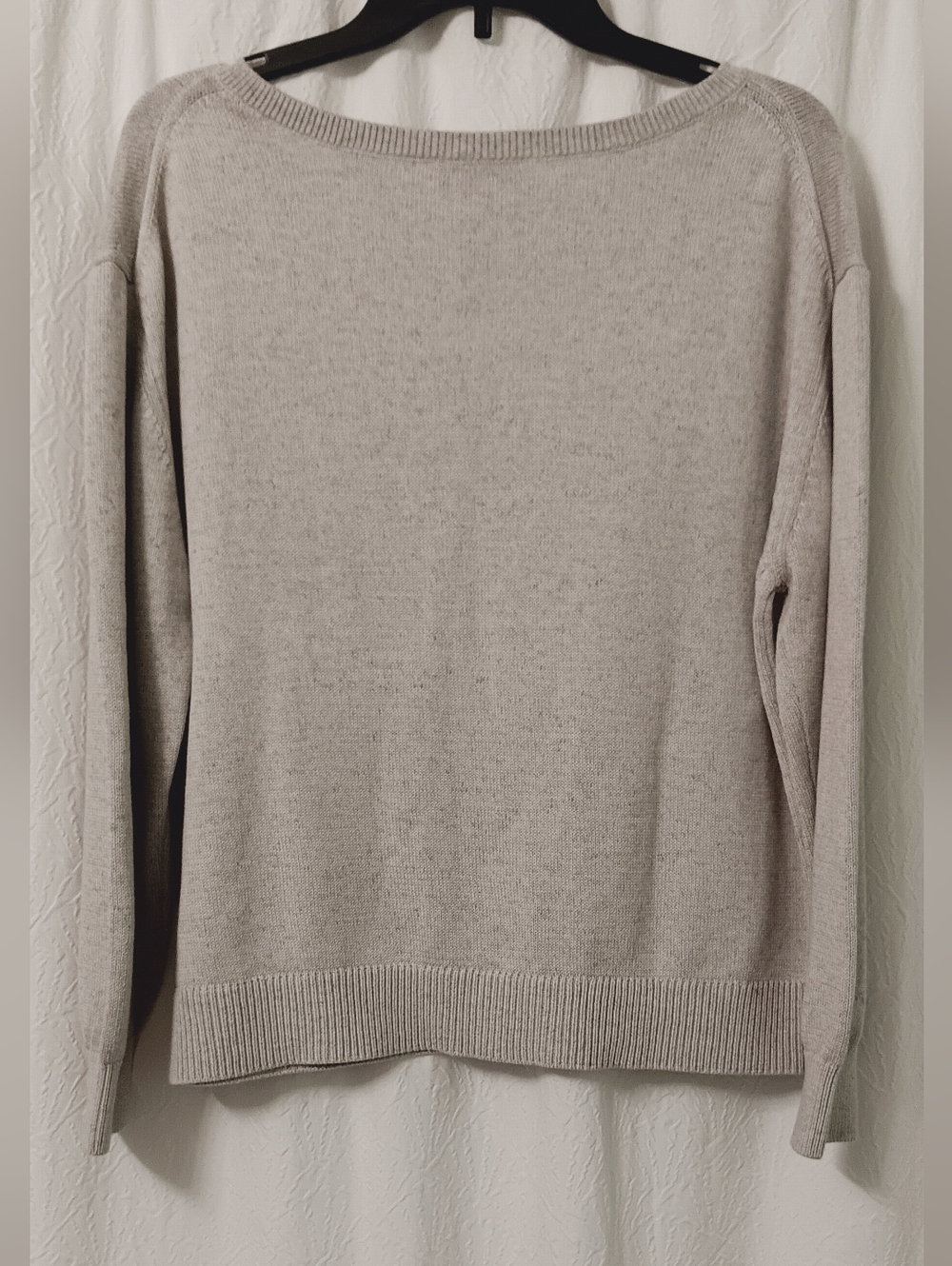 Everlane V-Neck Sweater in Heather Gray - Picture 6 of 11
